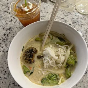 Green curry noodles and Thai Lime Iced Tea