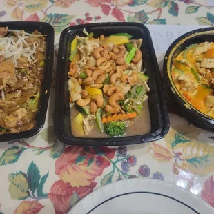 Psd see ee, cashew nut chicken, pumpkin curry