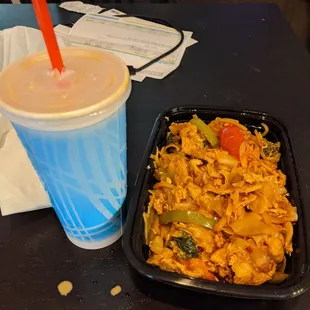 Pad Kee mao with Thai iced tea