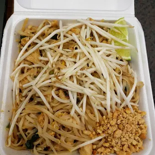 Chicken Pad Thai (+extra bean sprouts): THE HIDDEN HANDHELD TEMPLE