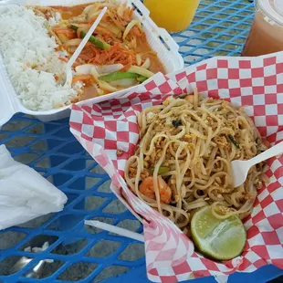 Very little shrimp on pad thai and curry is good but i ordered chicken and there's more veggies on there