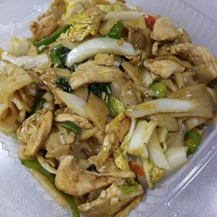 Drunken noodles with chicken (hint of spiciness)