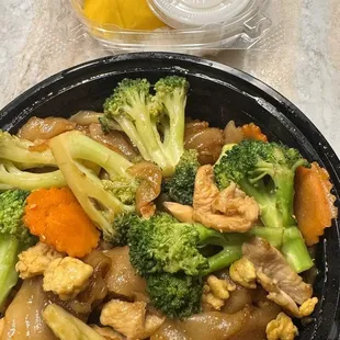 E 13. Pad See-ew Noodle with chicken  Mango Sticky Rice