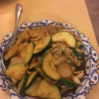L6. Kung Pao Chicken Lunch Special