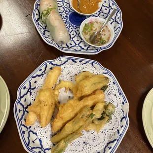 Vegetable roll with shrimp and tempura