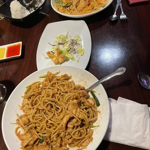 Chicken Lo Mein, Crab Cheese Wonton, Panang Curry