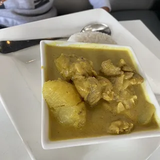 Yellow Curry Chicken Rice Plate (Lunch)