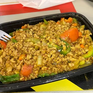 Pan Fried Flat Rice Noodle with Yellow Curry