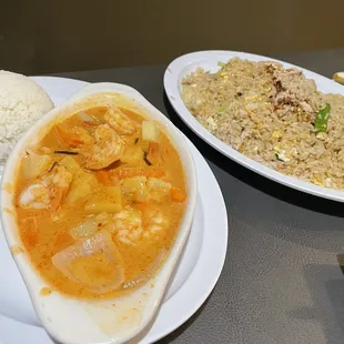 Pineapple Curry- WOW! Def a new fave, &amp; my friend&apos;s beloved Crab Fried Rice