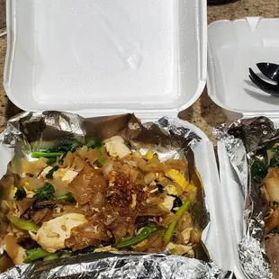 Red curry, pork pad see ew abd and chicken pad see ew