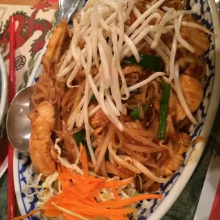 Chicken Pad Thai Lunch Special