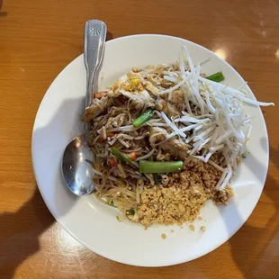 Lunch Chicken Pad Thai (2.8.23)