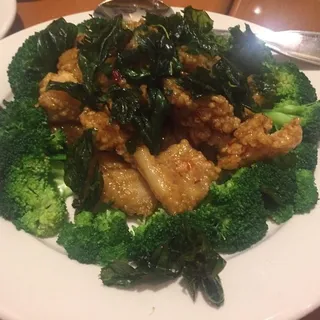 Crispy Basil Chicken*