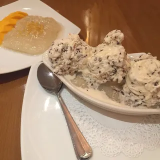 Coconut Ice Cream with Sticky Rice