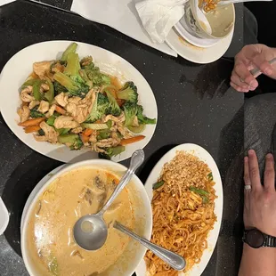 Pad Thai, Tom Kah, Broccoli Wok