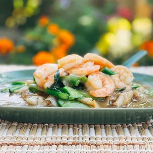 Rad Naa : Thai noodle gravy dish !