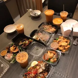 Pork, fried tofu (it's hard,dont order), tomyum soup(too salty), fish, eggplants etc