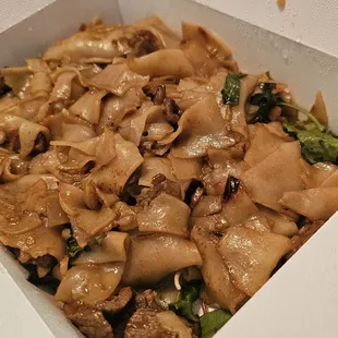 Pad kee mao with beef to go