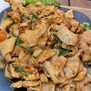 N5. Spicy Drunken Noodle Dinner