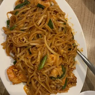 Shrimp pad thai