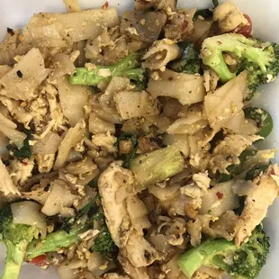 Paad Kee Mao (chili Noodles With Chicken)