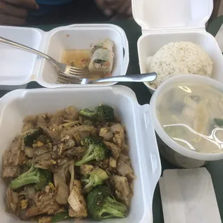 Paad See Ewe (fried Noodles & Broccoli)