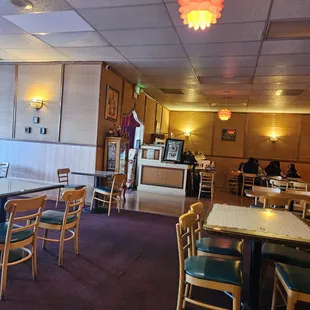 Casual dining. Clean!