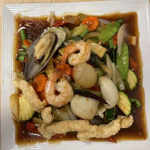 &quot;Spicy seafood &quot; yummy &amp;good price  1 scallop, 1 green mussel, 2prawns, 2 pcs cuttlefish,3 pcs fried fish