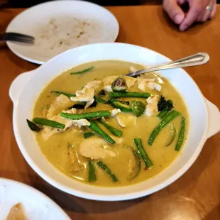 Green Curry (We can&apos;t make NOT SPICY)