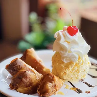 Fried banana with ice cream