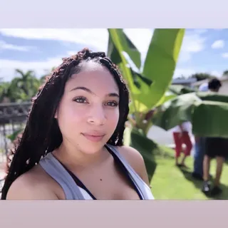 Dee M.
