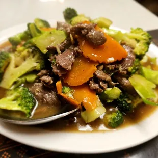 Dinner@Thai Issan Cuisine; 11/4/2023.Beef Broccoli, we shared R Entrées 4 Dinner. Hana hou, Leftovers again for David Lunch tomorrow @work.