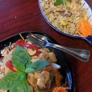 The fried rice with pineapple is the best!!!!