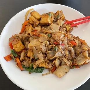 Drunken noodles with fried tofu (yum)