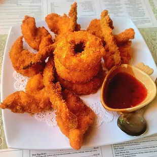 Shrimp tempura platter with sweet/sour sauce