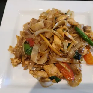Lunch special pad kee