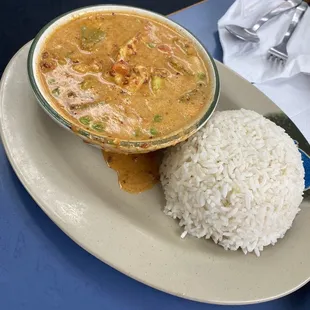 Kaeng Pha-Naeng (Pha-Naeng curry) with chicken, carrots, peas, and bell pepper! It was so good