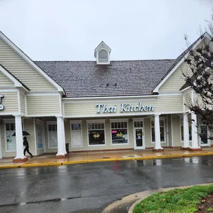 Store front. It's in the shopping center with Giant. Centreville. Stone Rd.