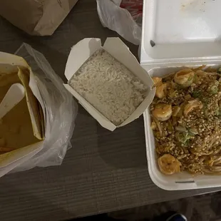 Pad Thai. Yellow Curry