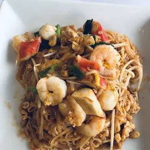 Seafood Pad Thai : Shrimp, Crab Meat, &amp; Scallops !