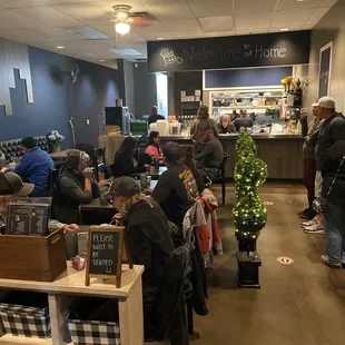 a large group of people eating