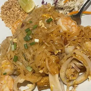 37. Pad Thai (with seafood)
