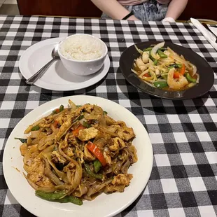 N2. Drunken Noodles and E2. Basil Leave (pad ka pow)