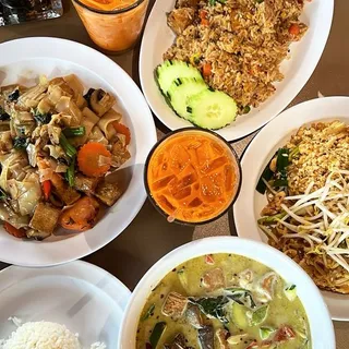 N1. Pad Thai Noodle
