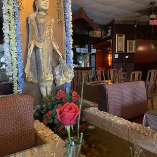 a statue of a buddha