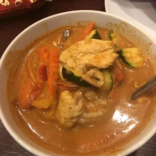 CH4. Pineapple Red Curry