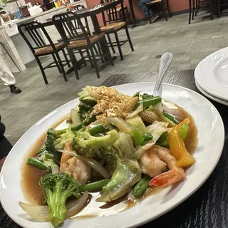 23. Kra Prow Stir Fry Lunch