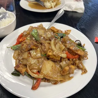 26. Pad Kee Mao