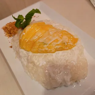 Sticky rice with mango
