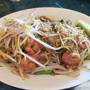 Pad Thai w/ Shrimp